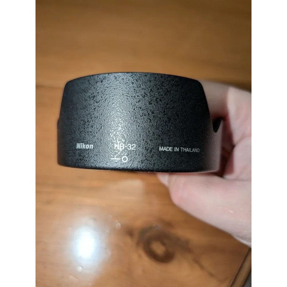 Nikon HB-32 Bayonet Lens Hood AF-S NIKKOR 18-135mm 18-140mm  ED - OEM Genuine